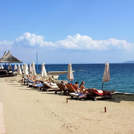 And By The Sea - 14937 Affittacamere 3*