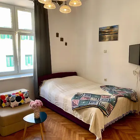 And By The Sea - 14937 Affittacamere 3*